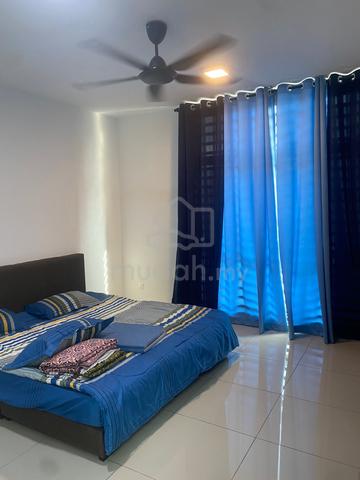 Master Bedroom Rent at La Casa Lunas 1