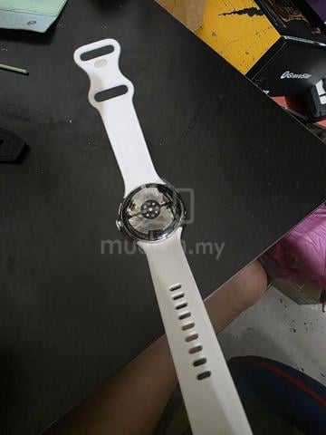 google pixel watch 4 - photo 2 of 2