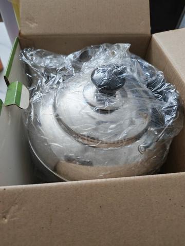Brand new LA Gourment metal kettle - photo 2 of 5