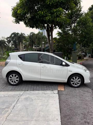 2012 Toyota PRIUS C 1.5 (HYBRID) NHP10R (A) - 4