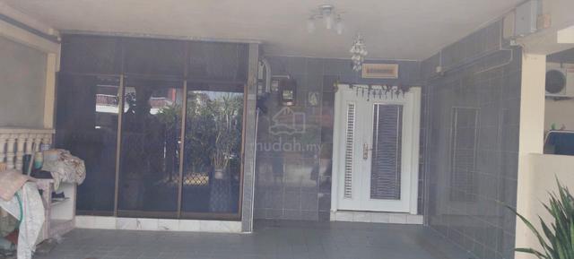 Single storey terrace house 1