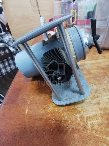 table clock shaped like a plane  - photo 3 of 3