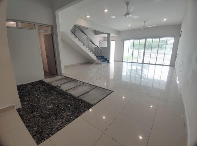 2 Storey House @ Bandar Rimbayu - Basic unit well kept 1