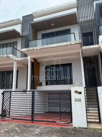 Ipoh South Prencinct 2.5 Storey House Partially furnished For Rent 1