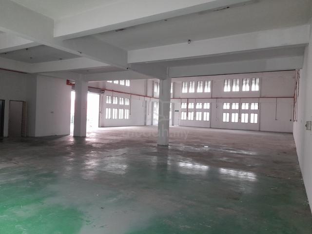 Taman Perindustrian Puchong, 1.5 storey Semi-D Factory To Let 1