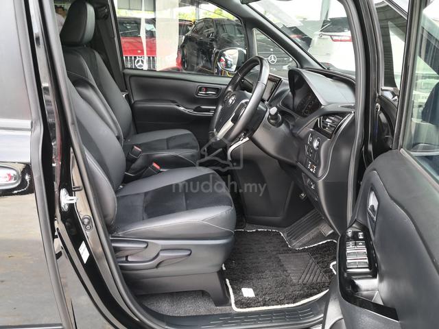 2022 Toyota VOXY 2.0 Kirameki 3 MILEAGE 28k ONLY - 3