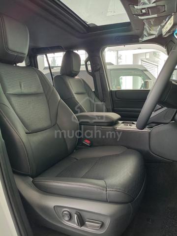 Low mileage 2025 Toyota Land cruiser VX 250 - 4