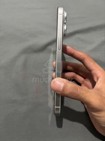 iPhone 15 Pro Max 256GB – White Titanium - photo 3 of 6