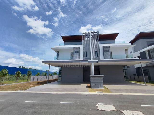 Limited Brand New Corner Broadleaf Kota Kemuning 3 Sty Semi D House 1