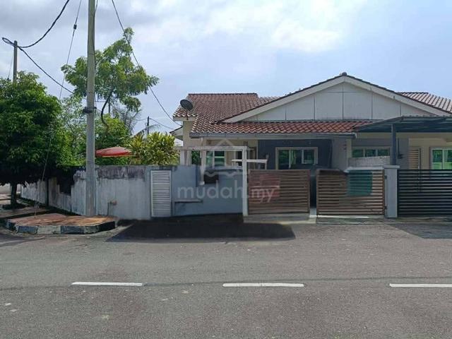 Depan Padang ! Semi D Corner Lot Taman Halaman Indah Jawi 1