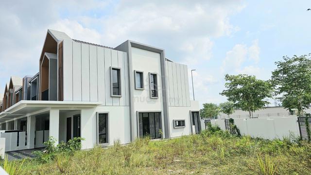 ( Corner lot ) 2 Storey Terrace at Taman Putra Prima 1