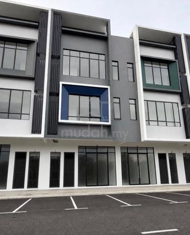 Triple Storey Shoplot/ Austin Crest 1