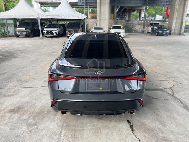 2021 Lexus IS300 2.0 F-SPORT / LIKE NEW / RED LTHR - 3