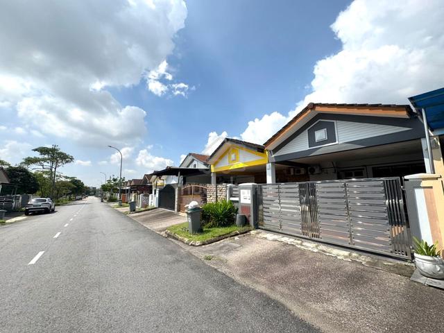Renovated Unit, 1 Storey @ Taman Jp Perdana/ Austin Crest 1