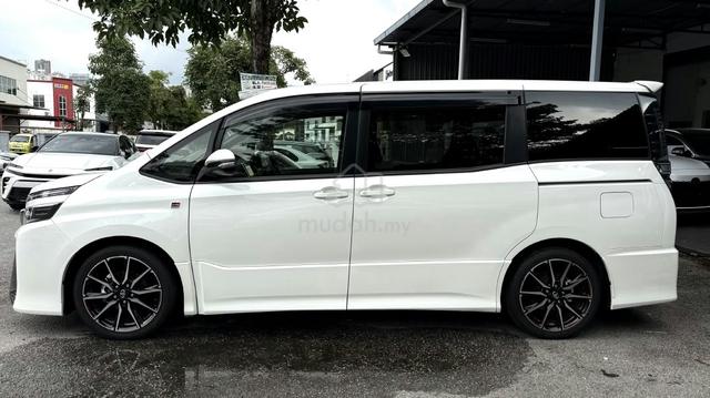 2021 Toyota VOXY 2.0 GR SPORT (A) - 3