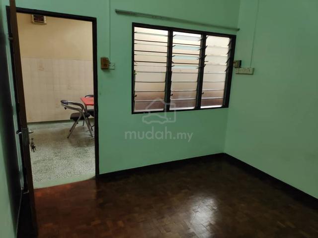 Room To let @ Jalan Beroga Klang Near Eng Ann 1