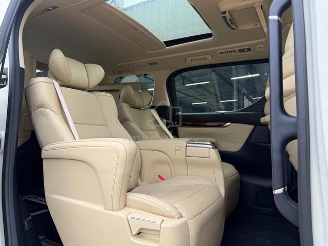 TOYOTA ALPHARD 3.5 V6 LOCAL Sunroof Pilot Seat - 4