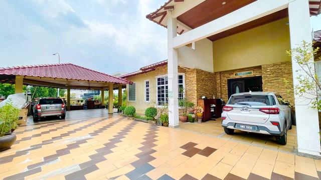 Kota Damansara Bungalow House Corner Lot 1