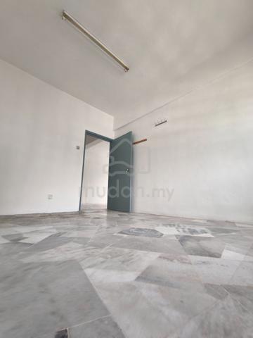 Taman Daya Shop Apartment 4