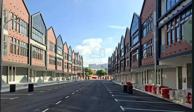Sutera Utama three Storey Shoplot 1