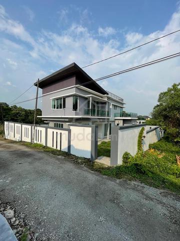 Banglo di Sungai Merab 1