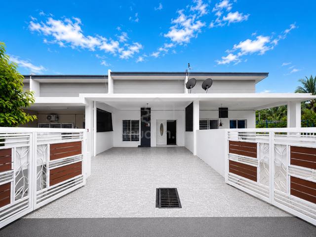 FACING OPEN + CANTIK ‼️ 1 Storey Taman Indah Klia, Sepang 1