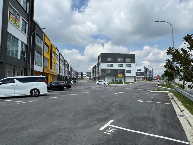 Gelang Patah @ Puncak Tropicana 4-Storey Corner For Rent 1
