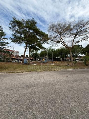 Taman Seri Austin Single Storey With Attic Floor Facing Garden View 1