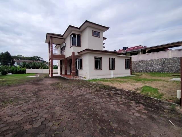 Tanah Besar Corner Bungalow at Taman Guru Rasah, Seremban 1