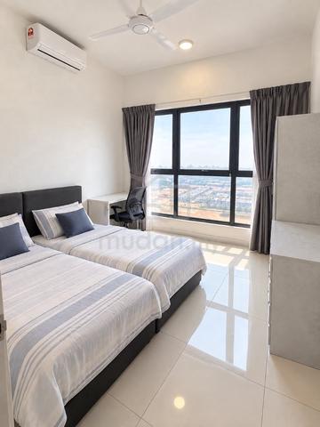 Middle Big Room at Pavilion Residence Puchong Puteri IOI Rio Male Unit 1