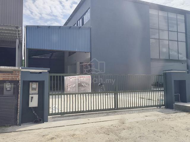 Nice and Extended Factory or Showroom in Kampung subang baru 1