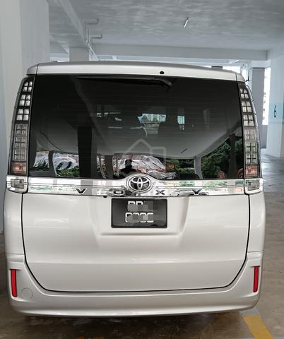 2016 Toyota VOXY 2.0 ZS (A) - 2