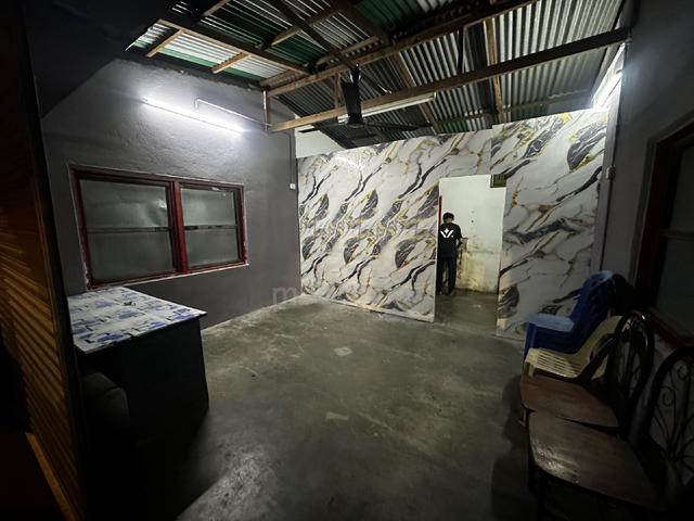 Sebuah kedai untuk disewa 1