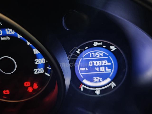 2017 Honda JAZZ 1.5 V (A) - 4