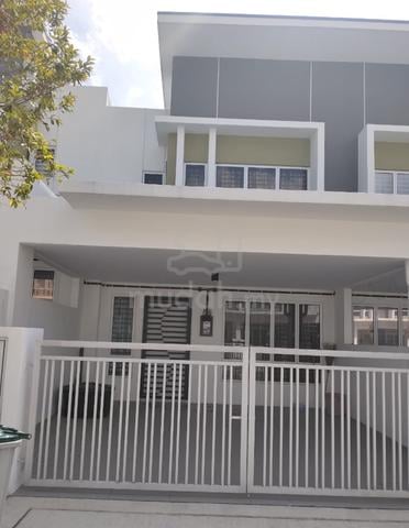 Partially Furnished 4R3B House for Rent – Aluna 3, Bandar Sri Sendayan 1