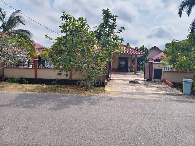 Banglo Tok Jembal Golf, Gong Badak, Kuala Nerus. 1