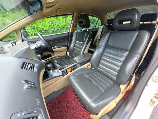 2010 Honda CIVIC 1.8 I-VTEC (A) - 4