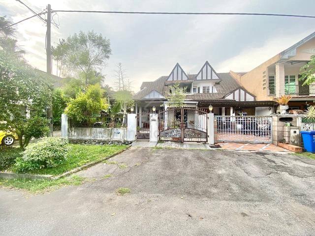 End Lot Seksyen 8 Shah Alam Depan Padang 1