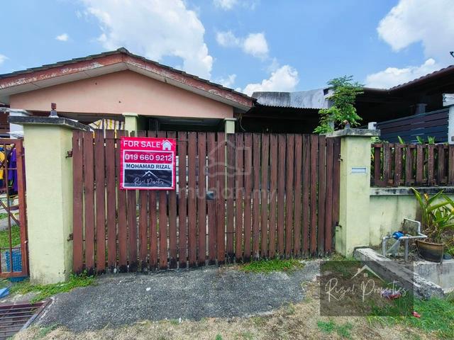 Rumah Teres Taman Desa Kundang Rawang - House for auction in Kundang