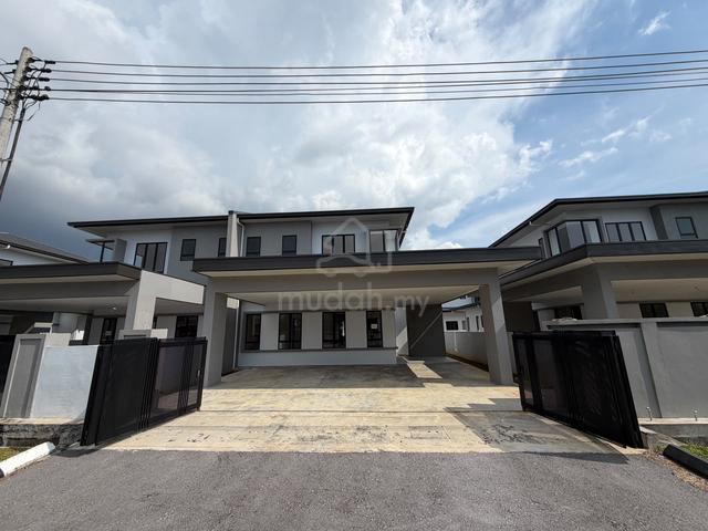 DOUBLE STOREY SEMI DETACHED FOR SALE At STAPOK KUCHING 1
