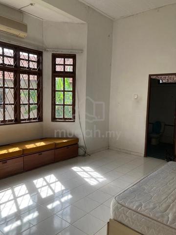 Rumah Sewa Panji Banglo Laman Luas 1