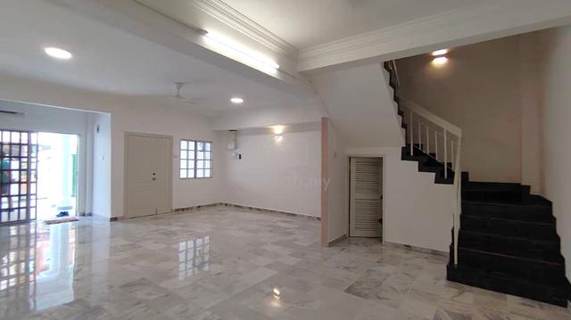 Puchong Jaya, Jalan Bayan 2.5 Storey House 1