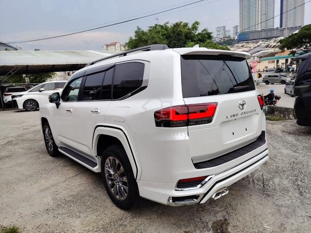 2023 Toyota LANDCRUISER 3.5 ZX JBL Sound 6,000km5A - 3