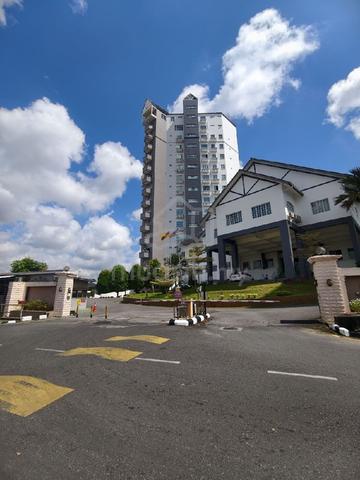 De Summit Condominium at BDC 1