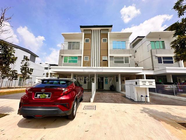[LIMITED OFFER!] 🔥 Platinum Residence Townhouse, Dengkil 1