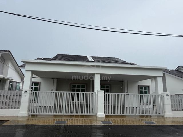 Completed FREEHOLDš„New Single Storey Ayer Molek Kolej Mara Melaka 1