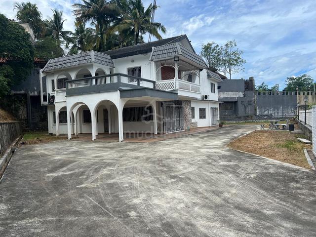 Freehold Bungalow with Large Land Area - Lake Garden Seremban for Sale 1