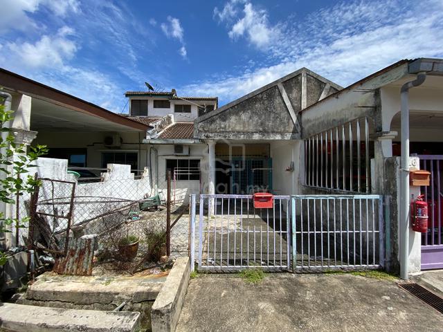 Gambang Jaya single storey house for rent. 1