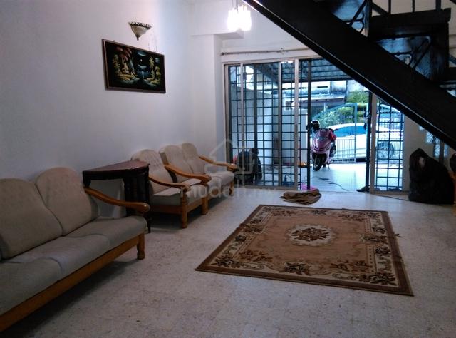 Newly painted double storey at SG4, Seri Gombak 1