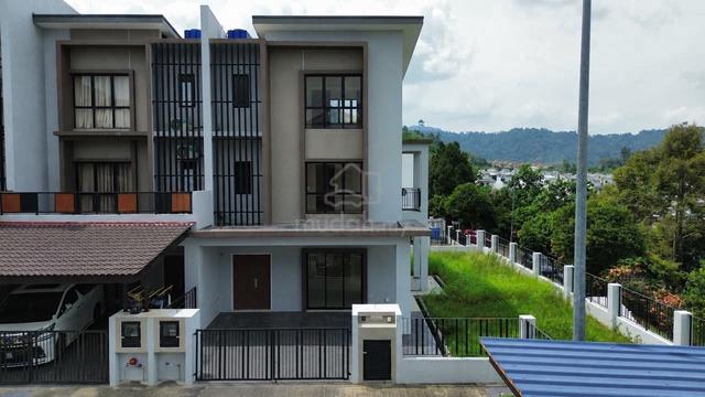 CORNER ‼️ 3 Storey Terrace Taman Ukay Bistari, Ampang 1
